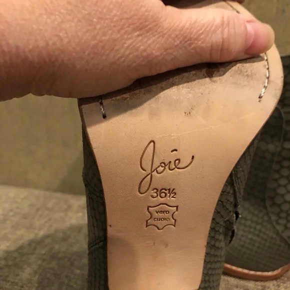 Stylish Green Ankle Boots - Picture 3 of 4